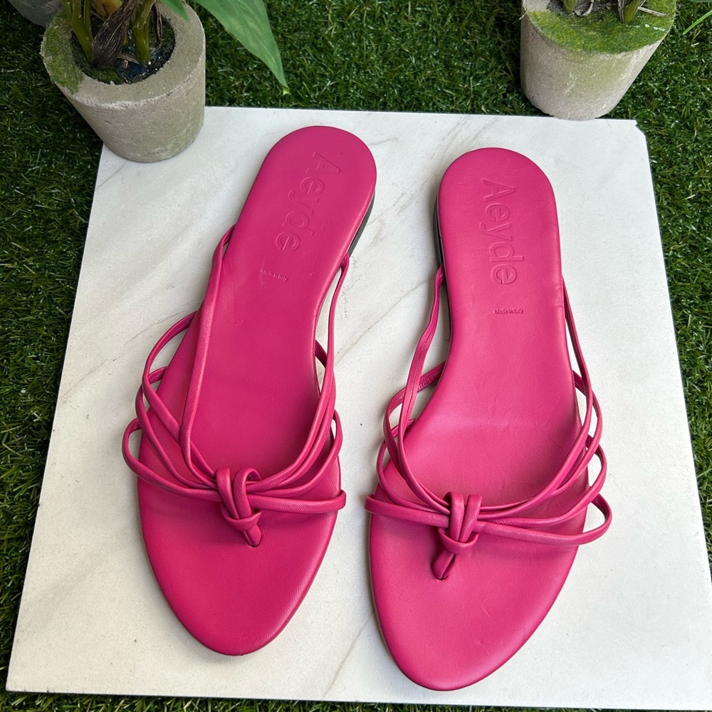 Aeyde Strappy Mule Sandal Slides Dainty
Modern Minimal Genuine Leather 39 US 9